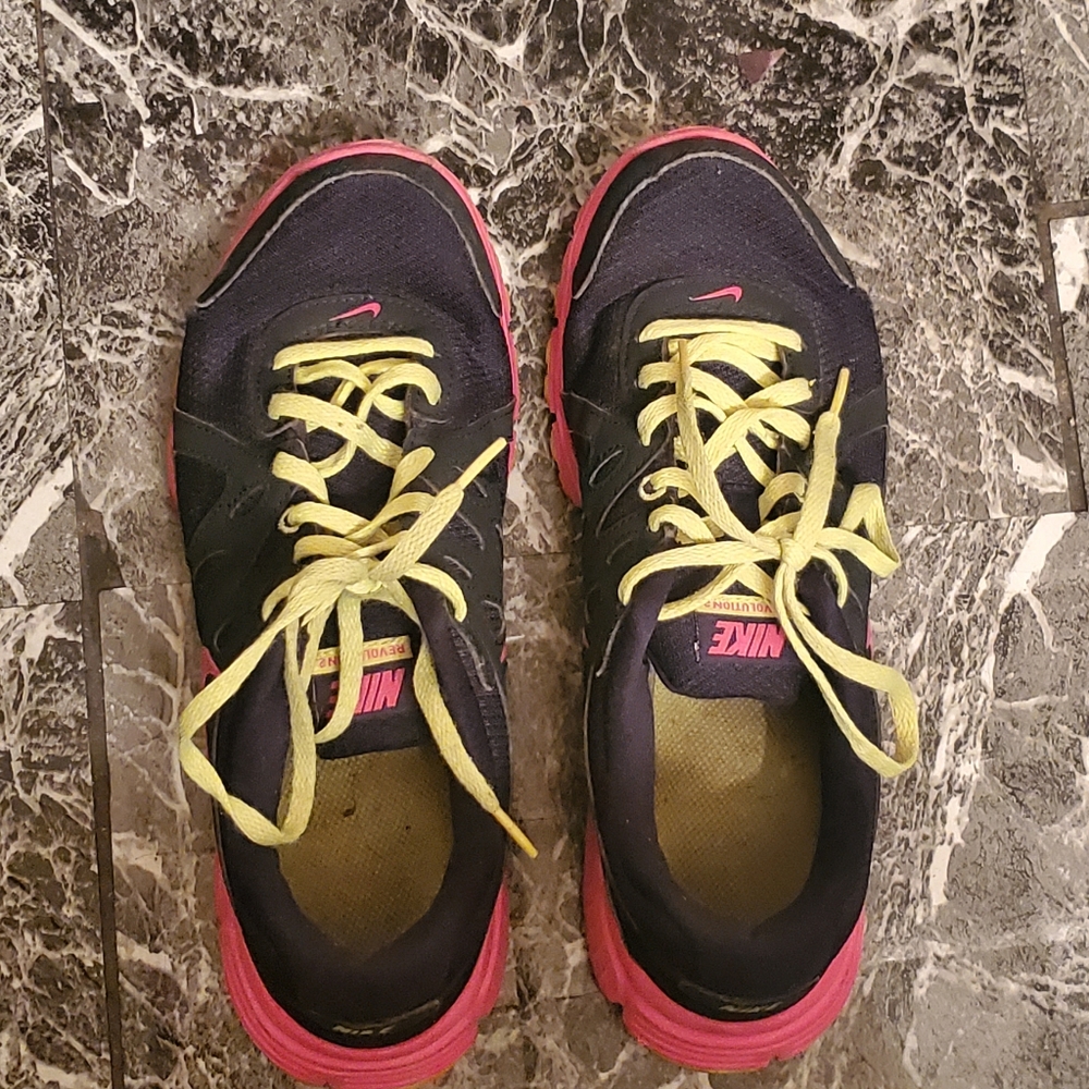 Nike Revolution 2 Sneakers